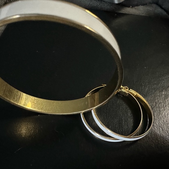 Vintage Monet White Enamel & Gold Tone Bangle Bracelet and Earrings - Picture 8 of 9
